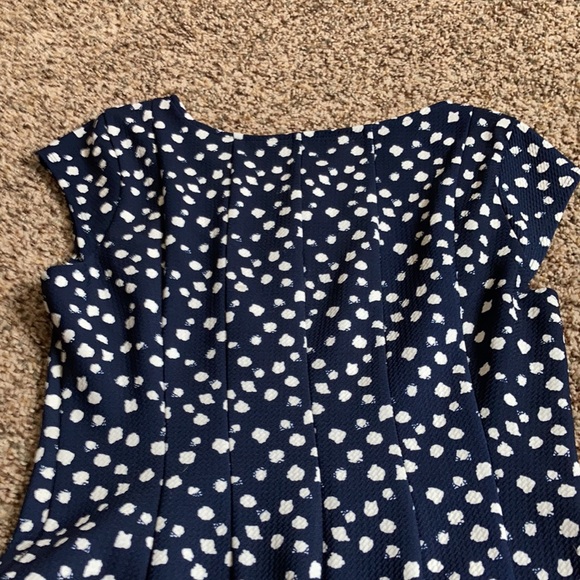 Beautiful swing dress - Picture 4 of 6